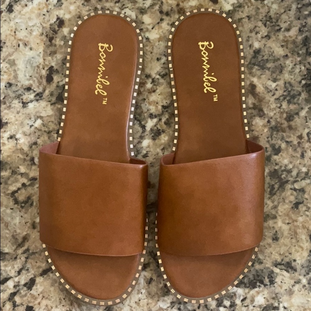 Bonnibell brown gold sandals flat 6 1/2 NWT